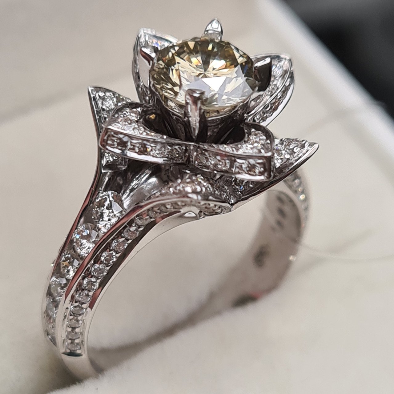 Кольцо Deimantas 98364199 17,5р 7,41гр 2,31ct. купить,NaN