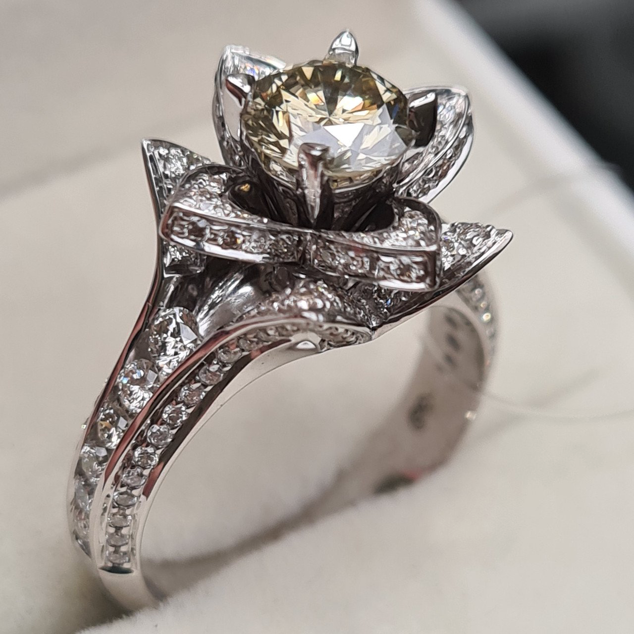 Кольцо Deimantas 98364199 17,5р 7,41гр 2,31ct. купить,NaN