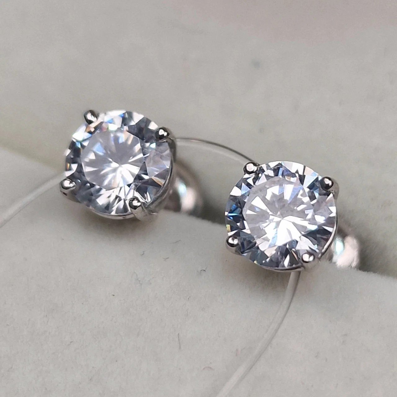 Серьги Deimantas 106173903 1,83гр. купить,NaN