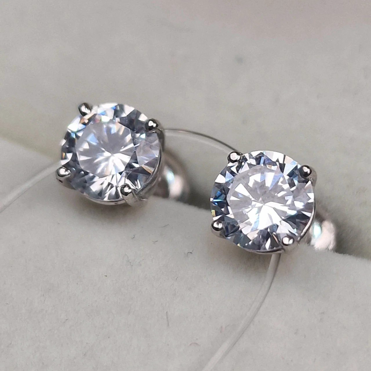 Серьги Deimantas 106173903 1,83гр. купить,NaN