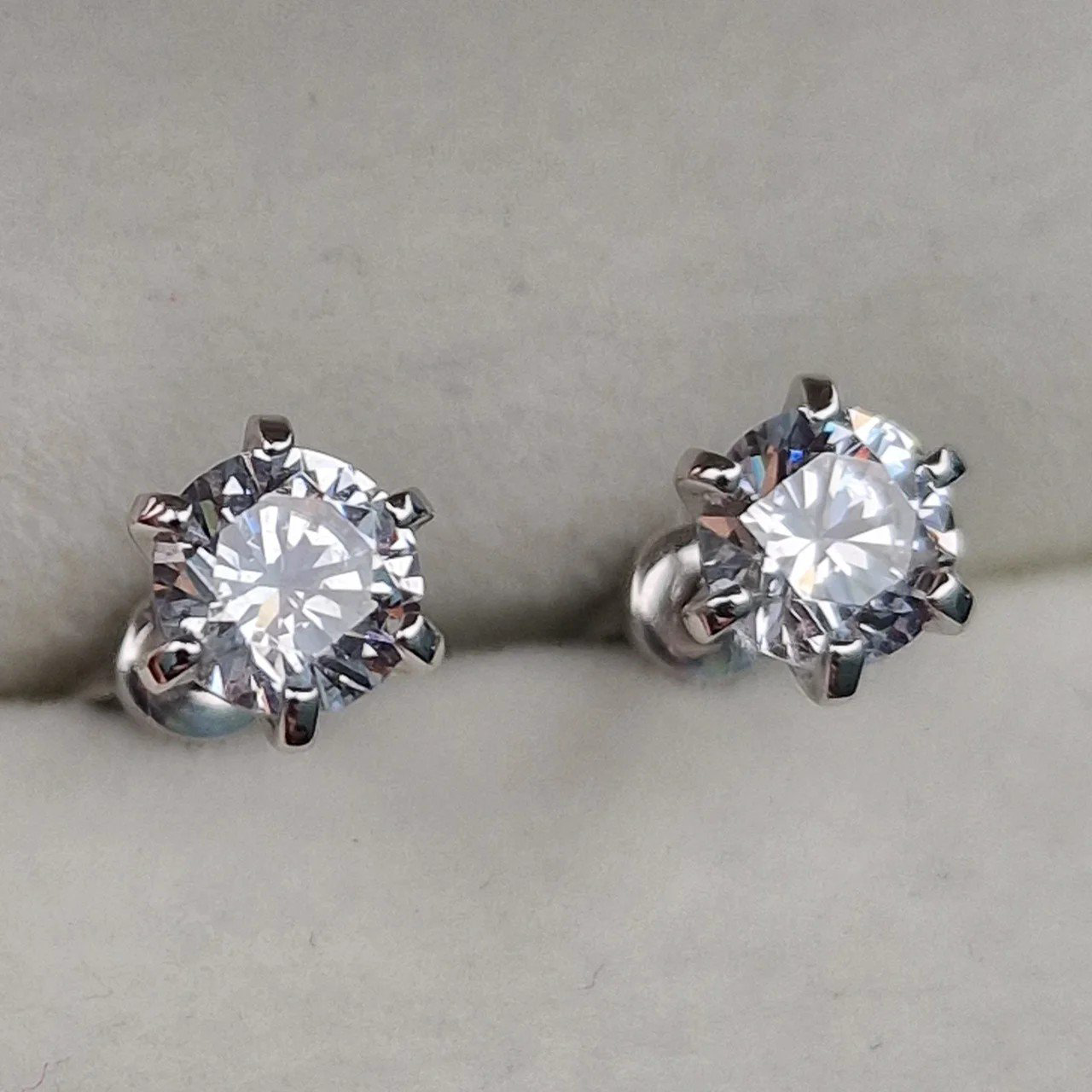 Серьги Deimantas 106133142 1,72гр. купить,NaN