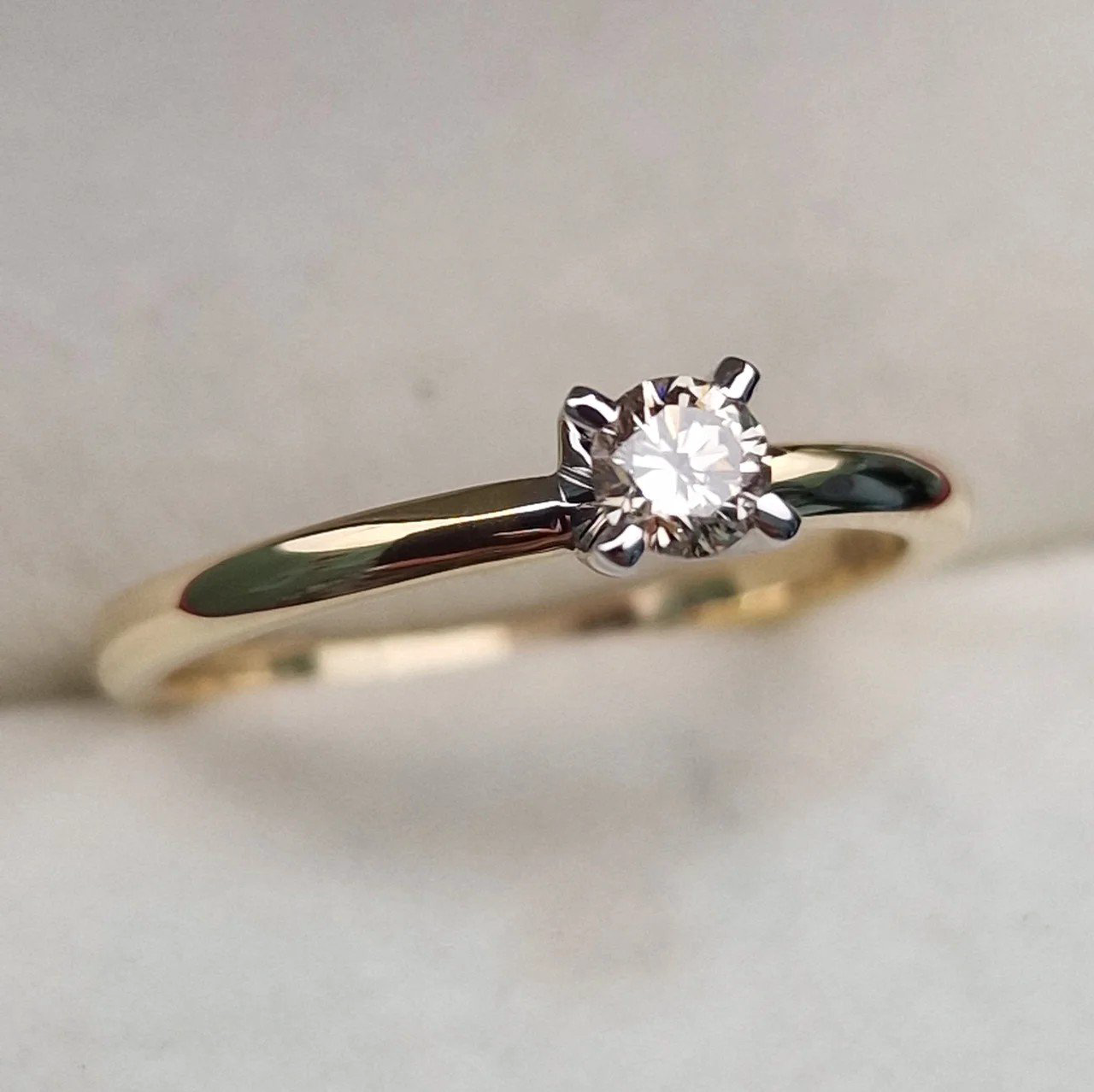 Кольцо Deimantas 106174112 17,5р 2,26гр 0,14ct. купить,NaN