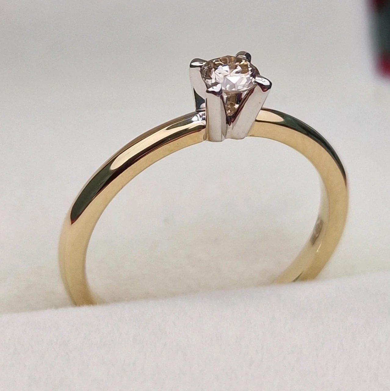 Кольцо Deimantas 106174112 17,5р 2,26гр 0,14ct. купить,NaN