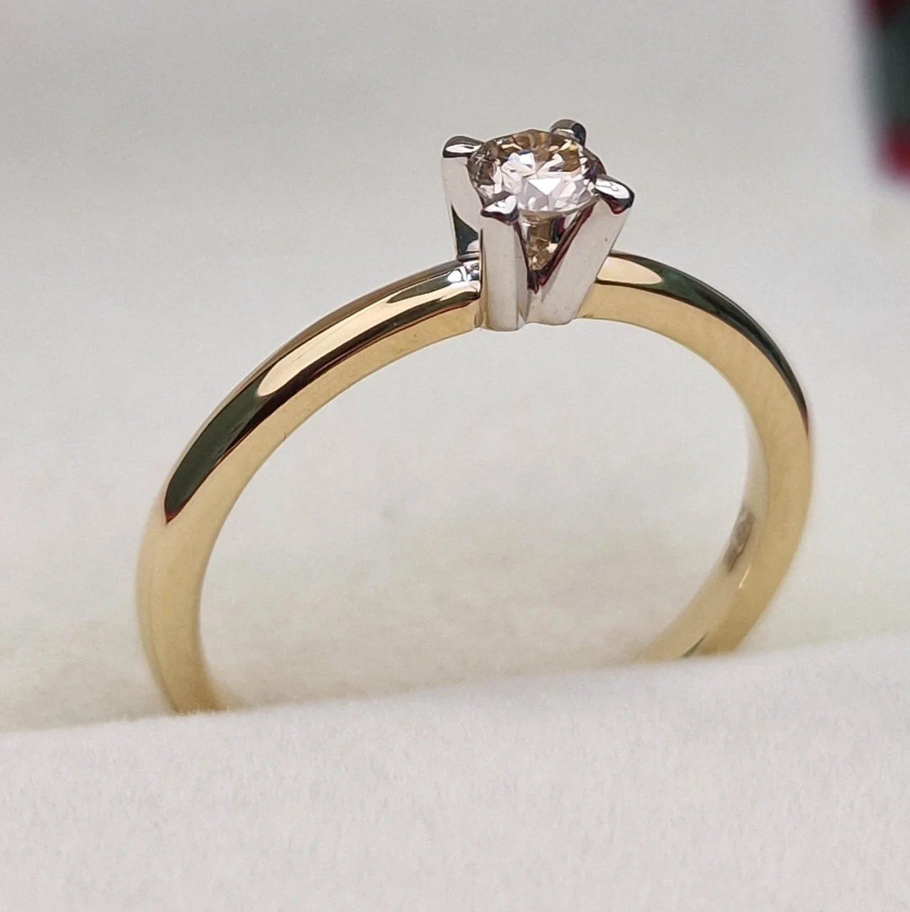 Кольцо Deimantas 106174112 17,5р 2,26гр 0,14ct. купить,NaN