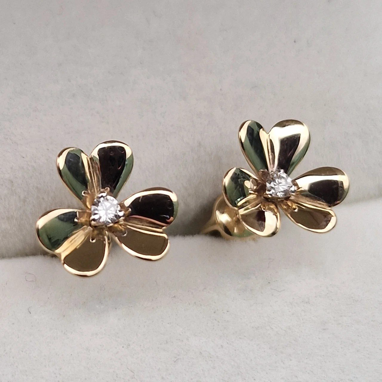 Серьги Deimantas 106082419 1,27гр 0,067ct. купить,NaN