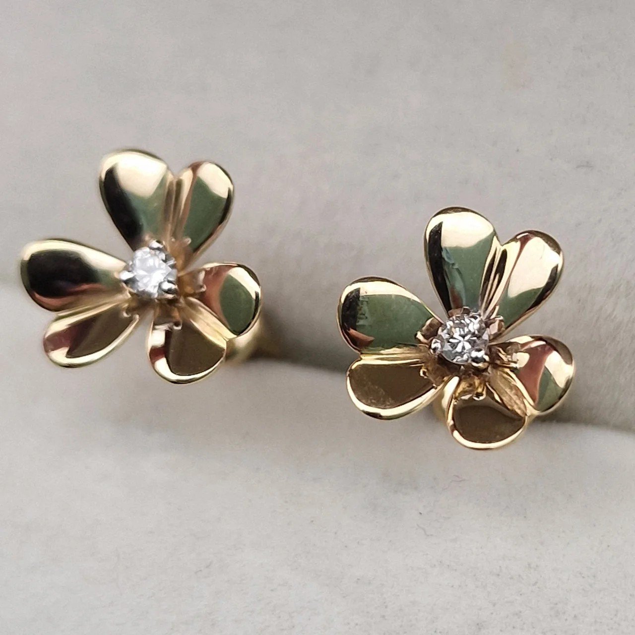 Серьги Deimantas 106082419 1,27гр 0,067ct. купить,NaN