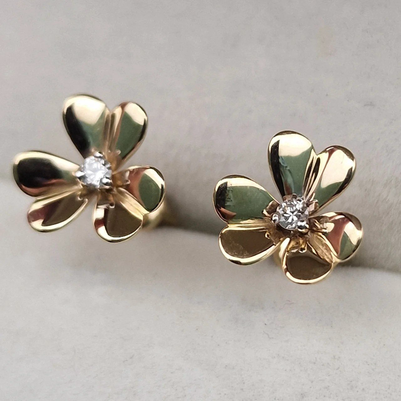 Серьги Deimantas 106082419 1,27гр 0,067ct. купить,NaN