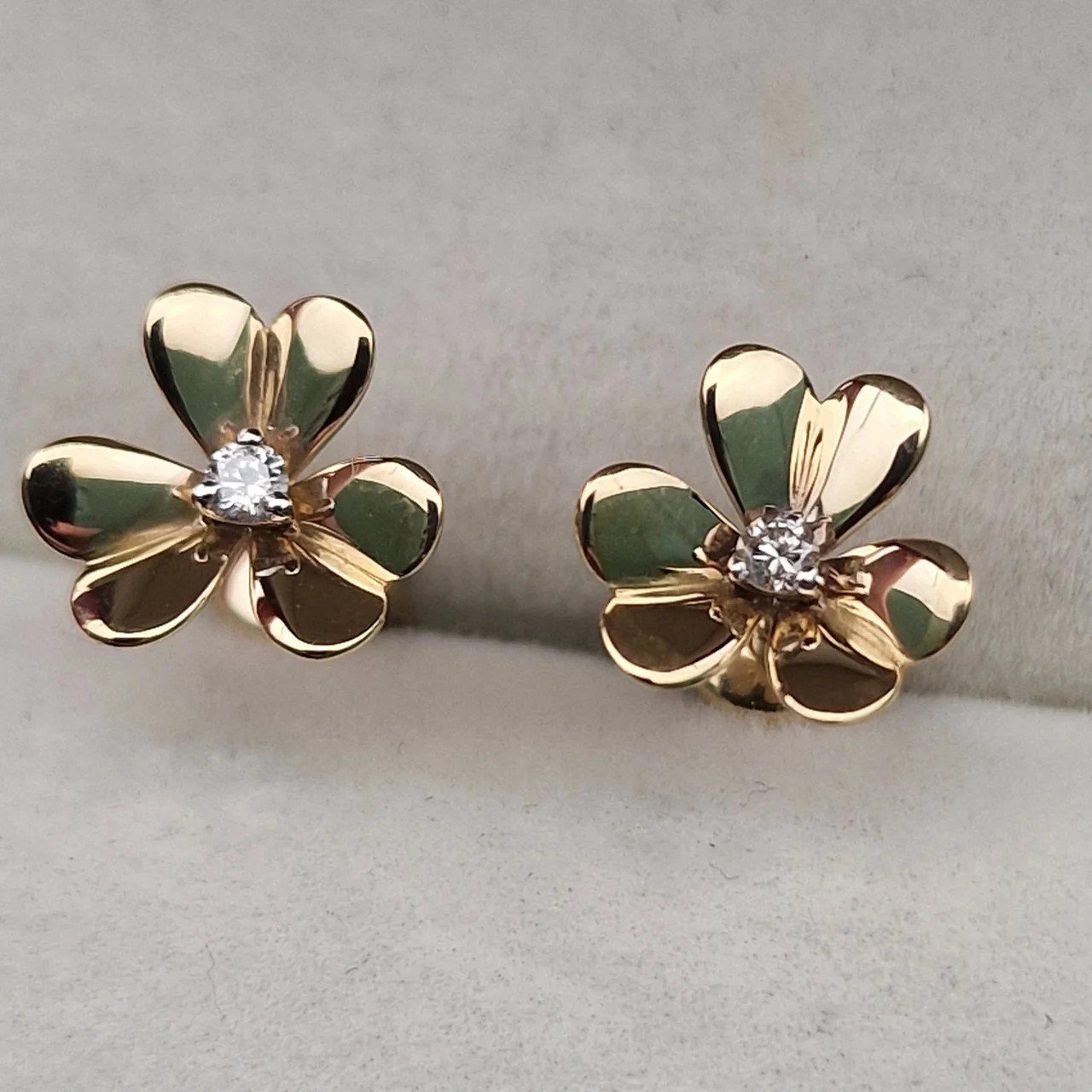 Серьги Deimantas 106082419 1,27гр 0,067ct. купить,NaN