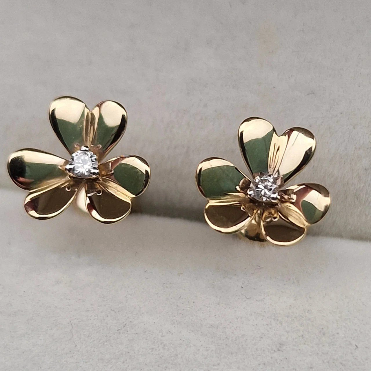 Серьги Deimantas 106082419 1,27гр 0,067ct. купить,NaN