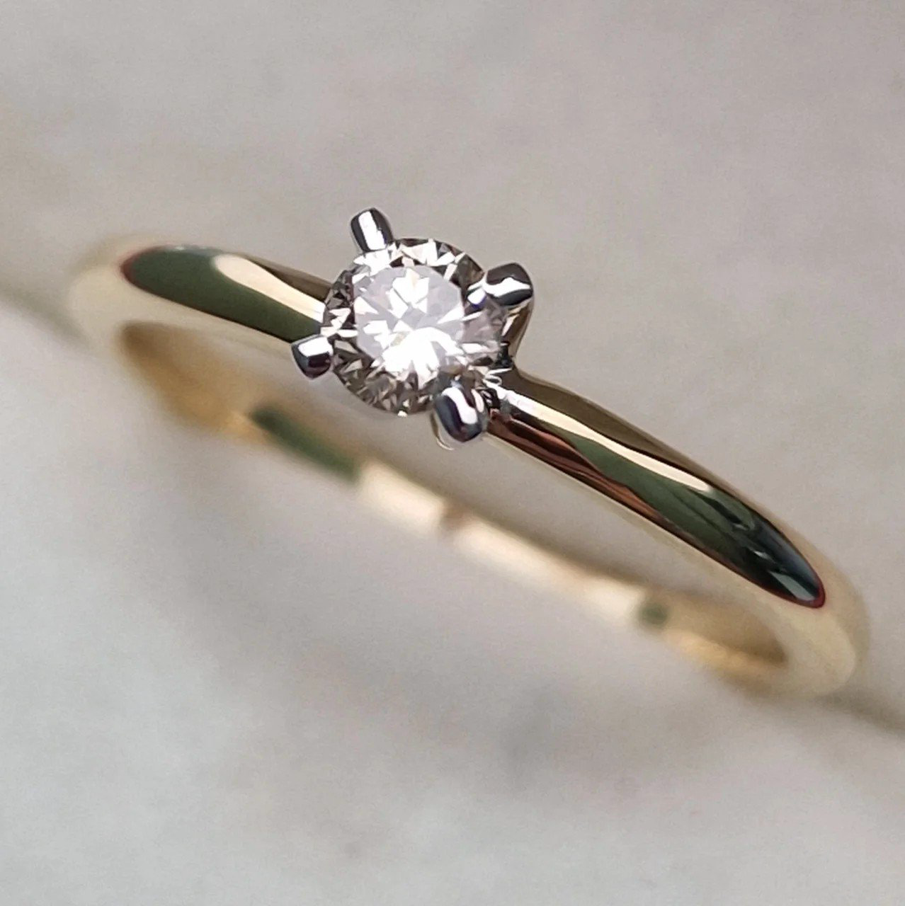 Кольцо Deimantas 106174131 17,5р 2,24гр 0,13ct. купить,NaN