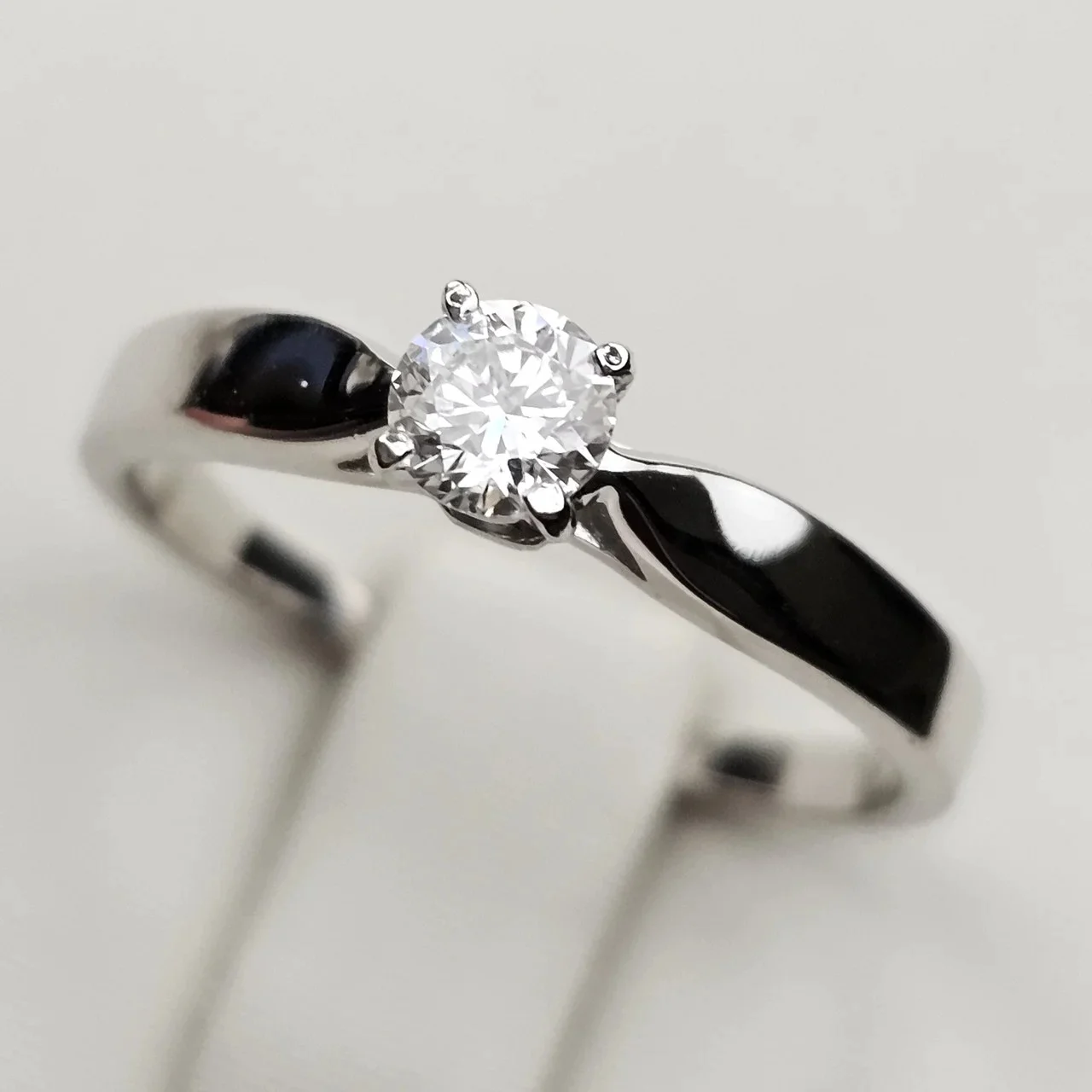 Кольцо Deimantas 113748782 16,5р 0,243ct. купить,NaN