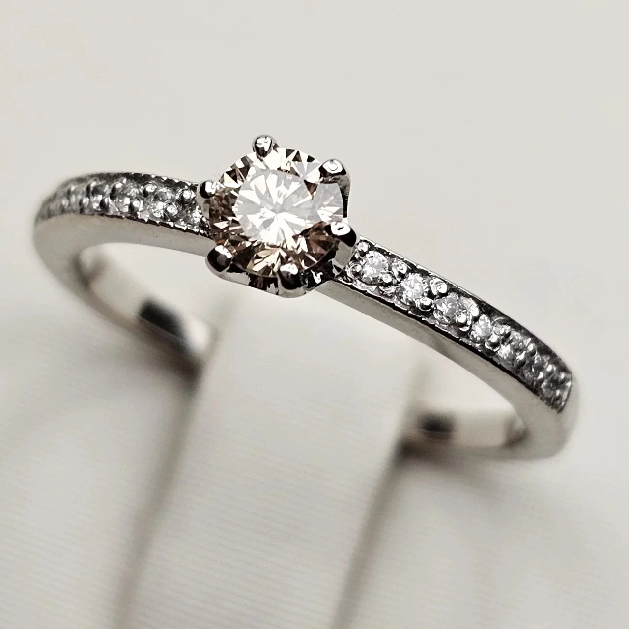Кольцо Deimantas 113748378 16р 0,2ct 0,054ct. купить,NaN