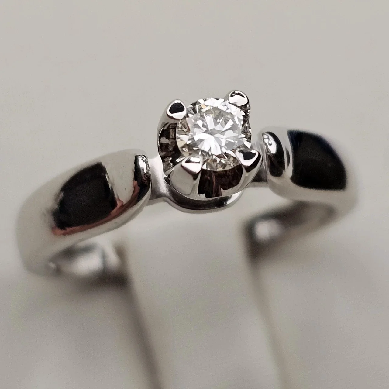 Кольцо Deimantas 113748793 16,5р 0,185ct. купить,NaN