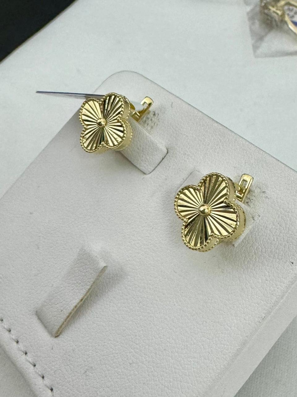 Серьги Italy Gold 017 вес 3.6 г золото, без вставок купить,NaN