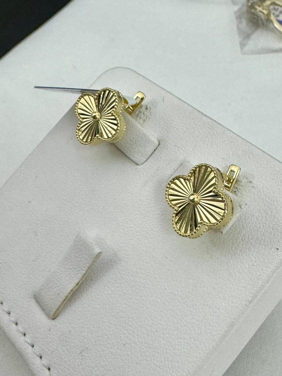 Серьги Italy Gold 017 вес 3.6 г золото, без вставок купить,NaN