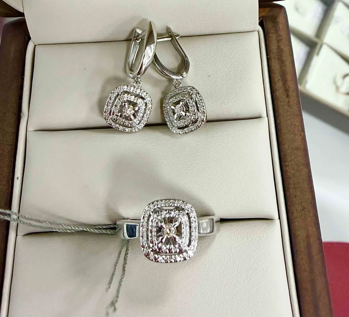 Комплект Luxrai бриллиант, белое золото 585 купить,NaN