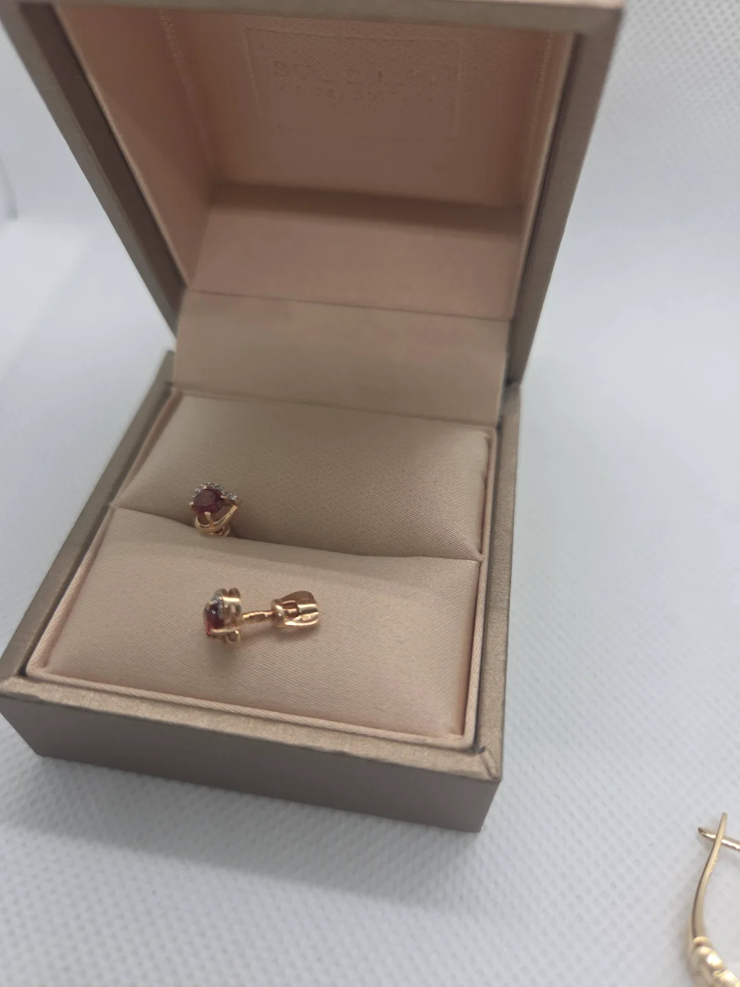 Пусеты Luxrai золото, красное золото гранат 585 купить,NaN