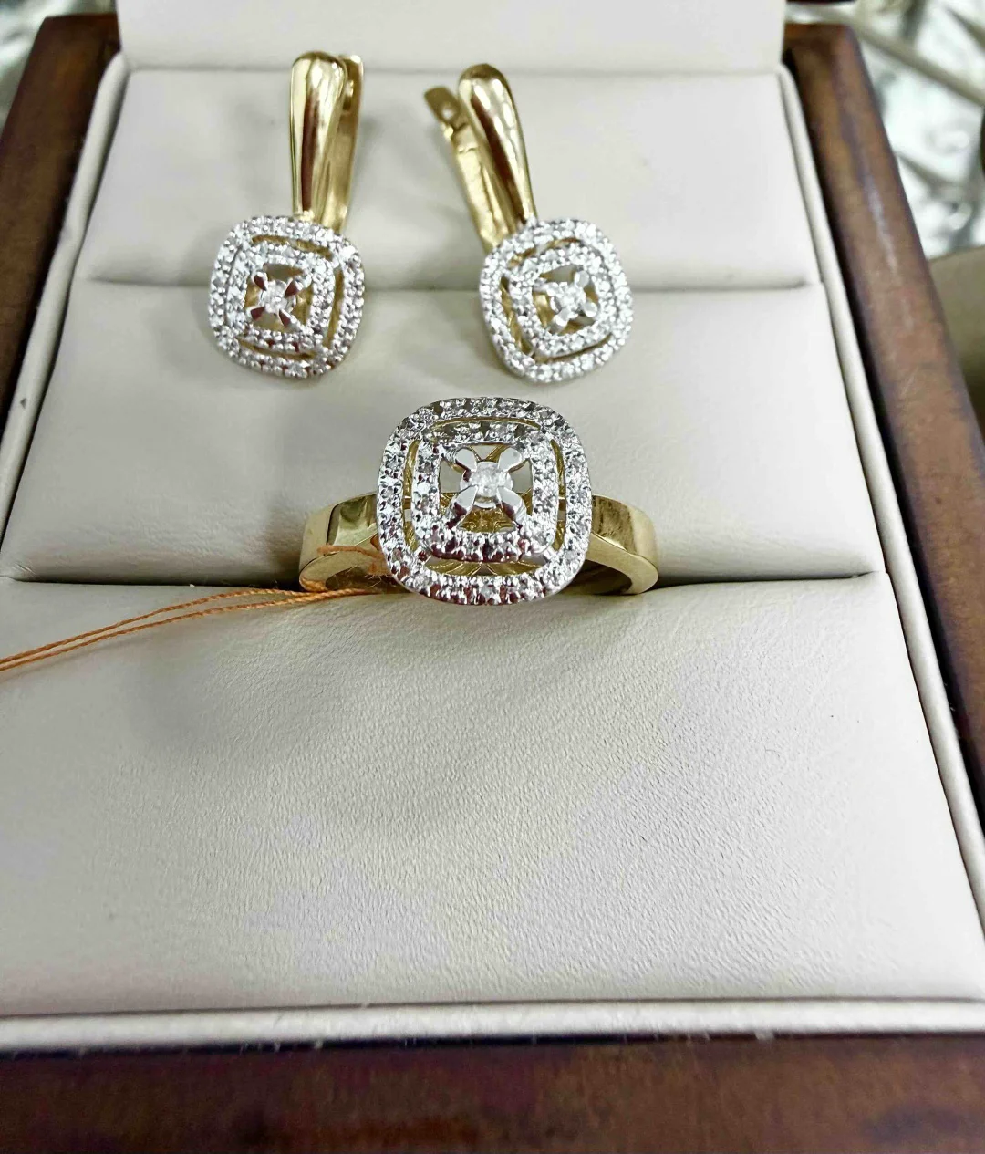 Комплект Luxrai бриллиант, желтое золото 585 купить,NaN
