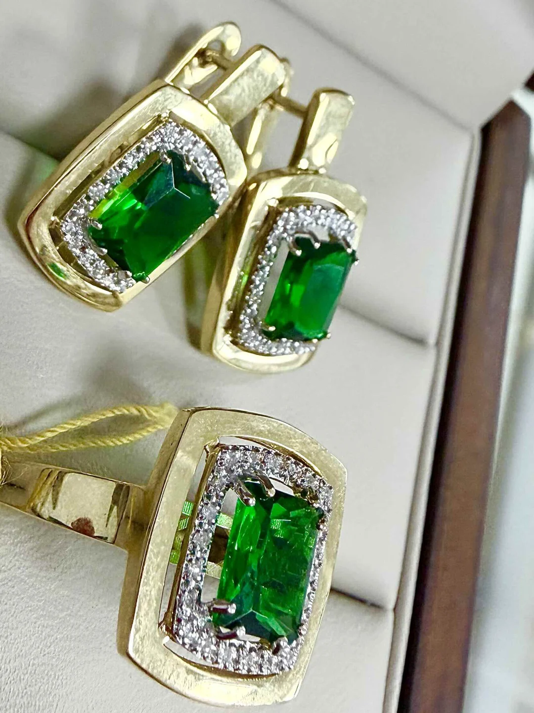 Комплект Luxrai бриллиант, желтое золото 585 купить,NaN