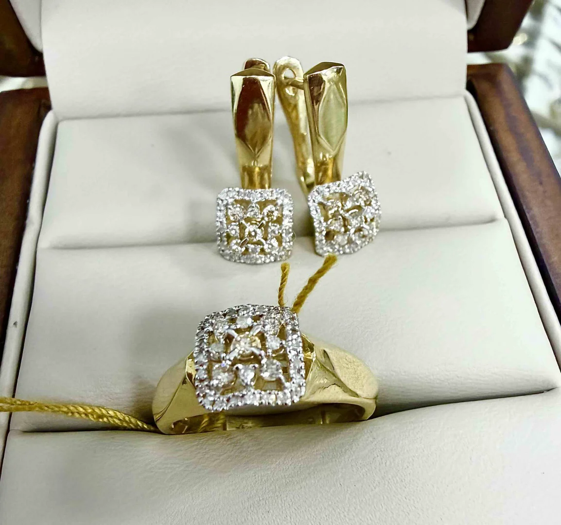 Комплект Luxrai бриллиант, желтое золото 585 купить,NaN