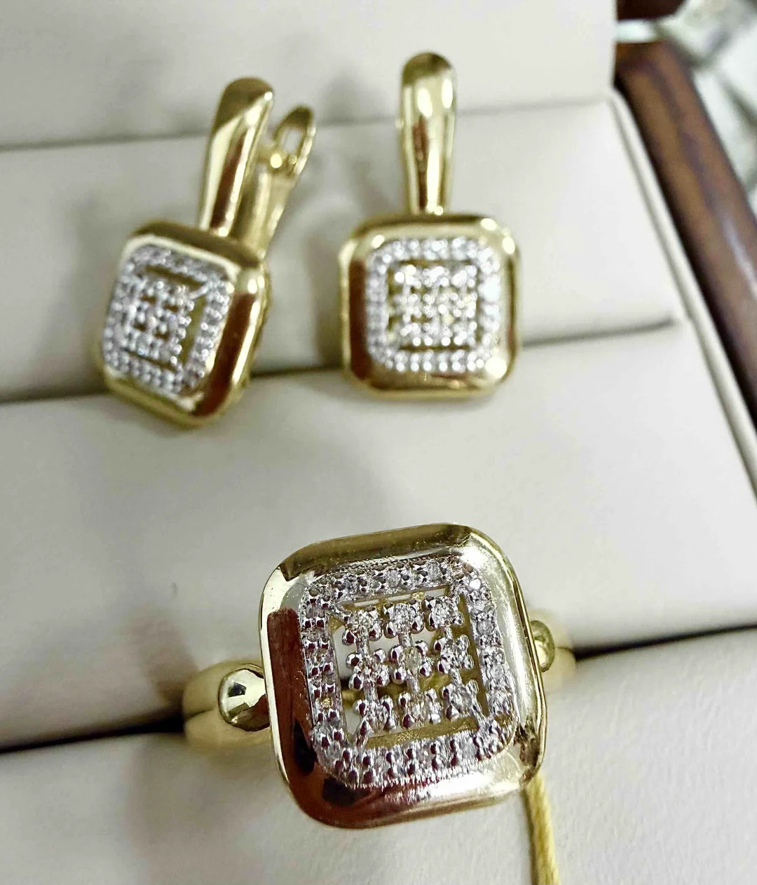 Комплект Luxrai бриллиант, желтое золото 585 купить,NaN