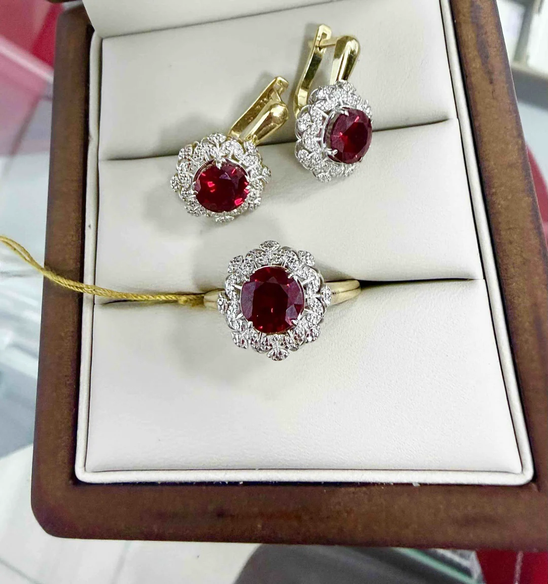 Комплект Luxrai бриллиант, желтое золото 585 купить,NaN