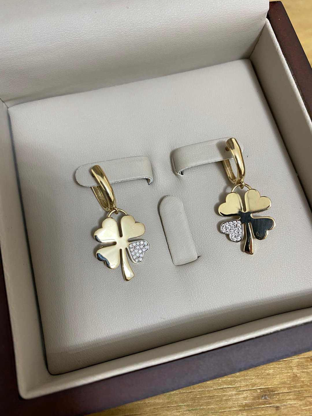 Серьги Gulzada Gold 327067 вес 4.55 г золото, без вставок купить,NaN
