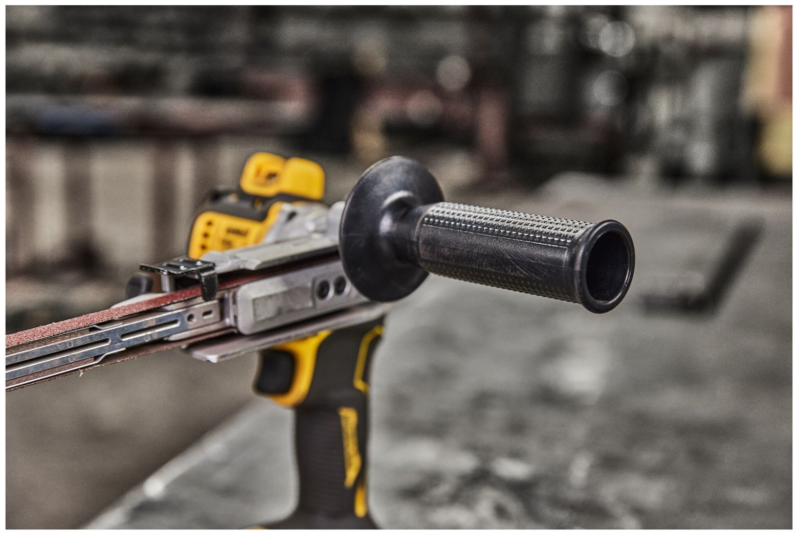 Ленточная шлифмашина DeWALT DCM200NT-XJ купить,202060