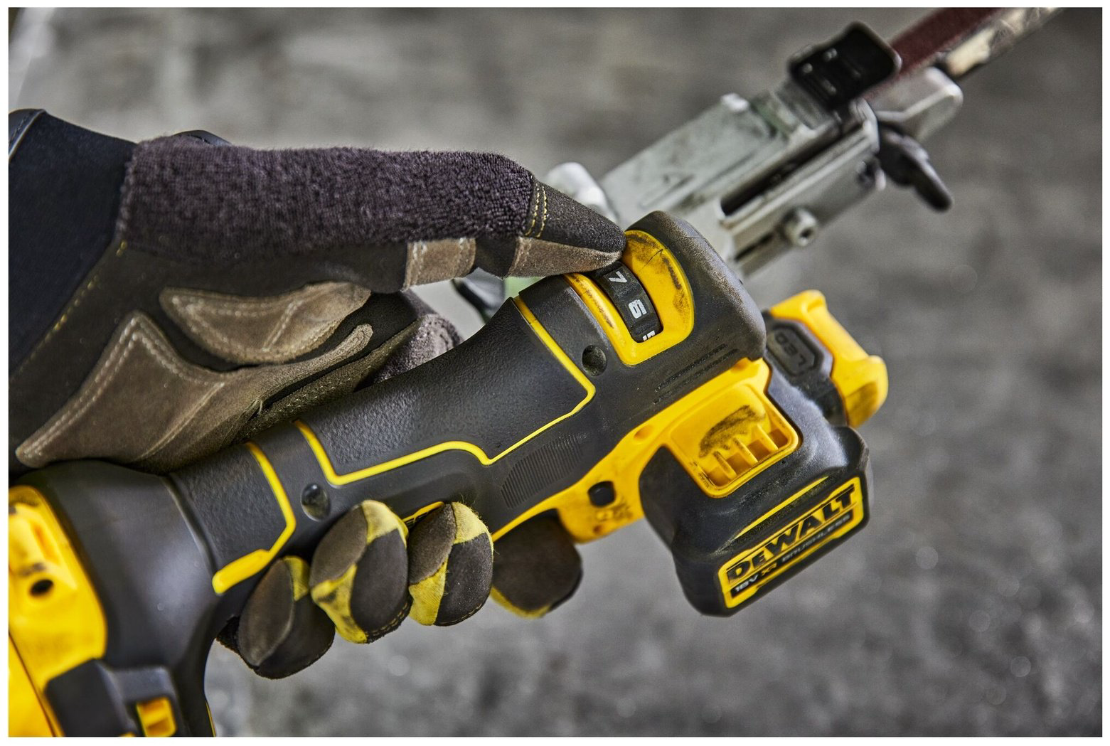 Ленточная шлифмашина DeWALT DCM200NT-XJ купить,202060