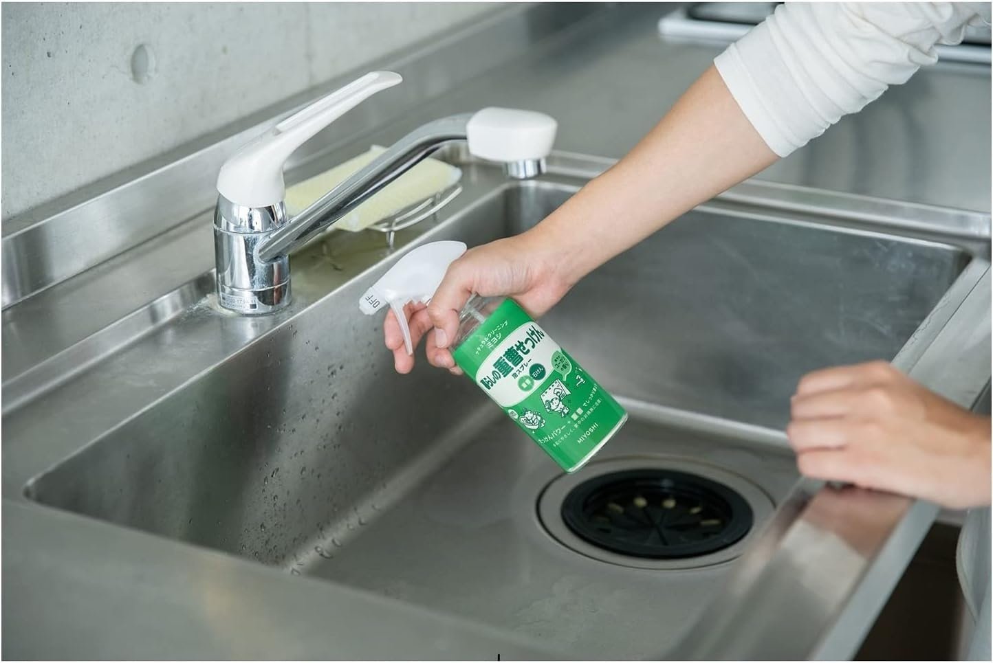 Жидкое средство Miyoshi Baking Soda Soap Spray 230 мл