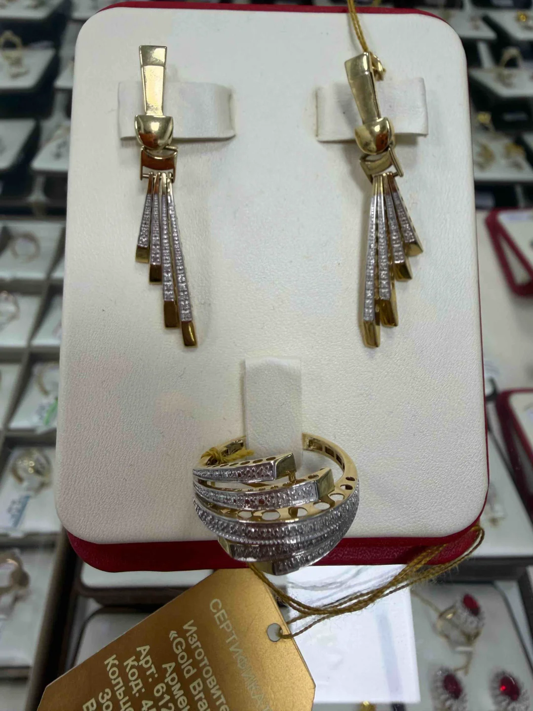 Комплект Luxrai бриллиант, желтое золото 585 купить,NaN