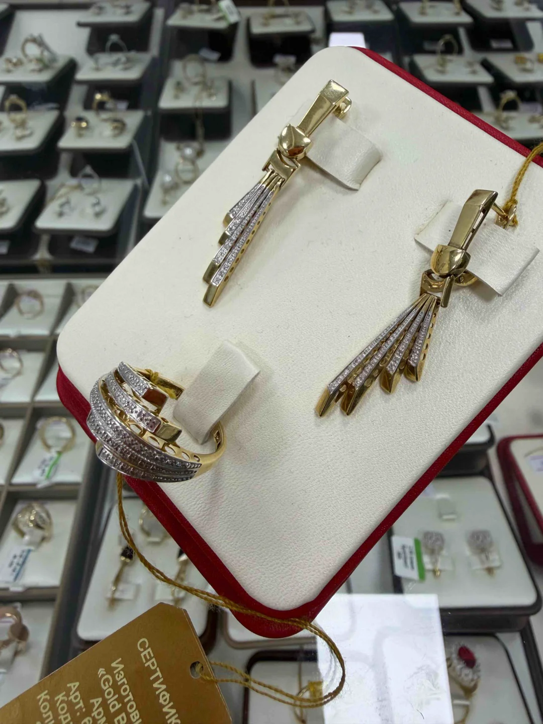 Комплект Luxrai бриллиант, желтое золото 585 купить,NaN