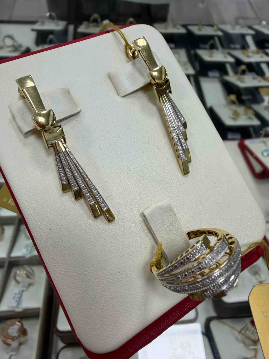 Комплект Luxrai бриллиант, желтое золото 585 купить,NaN