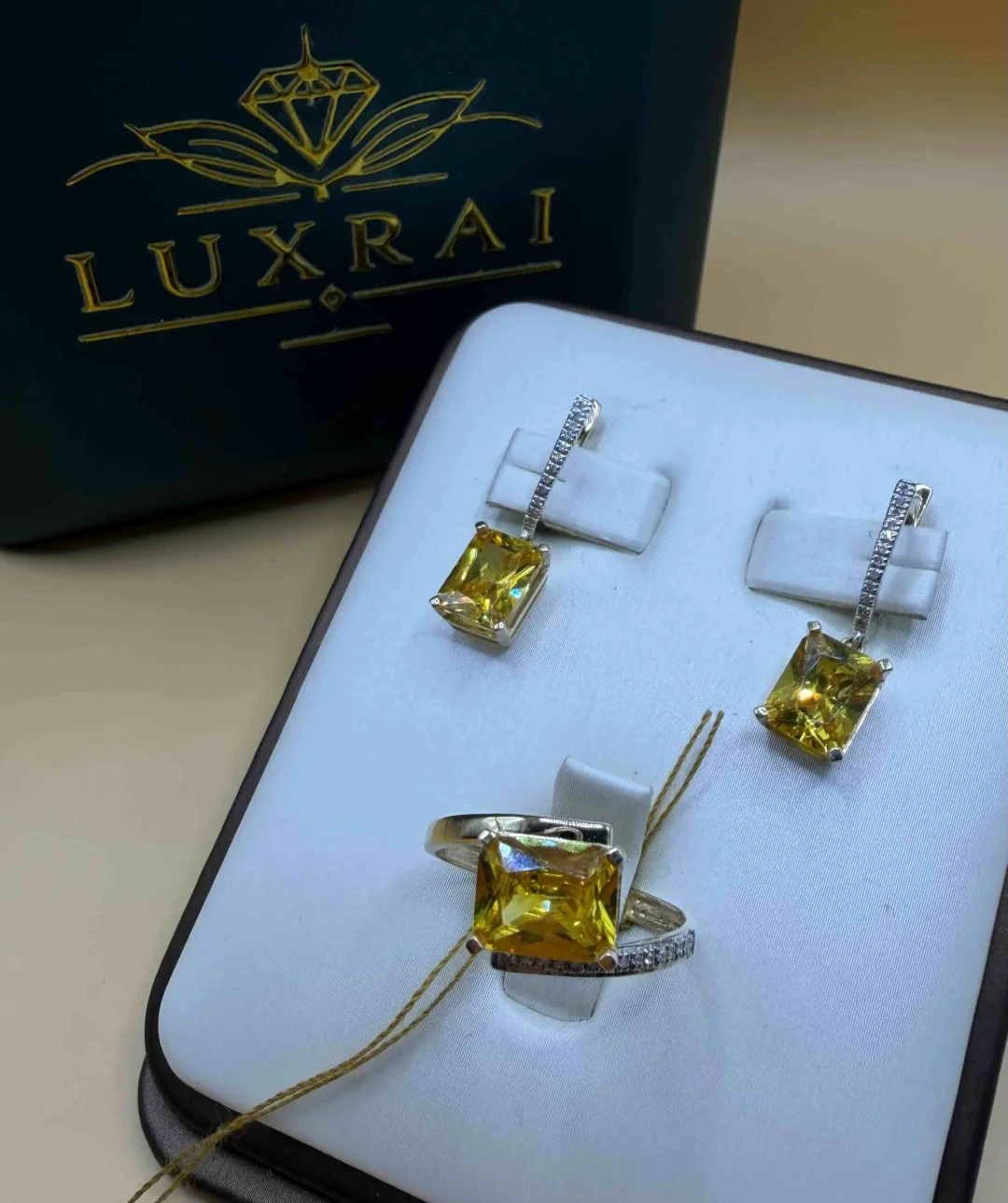 Комплект Luxrai цитрин, бриллиант, желтое золото 585  купить,NaN