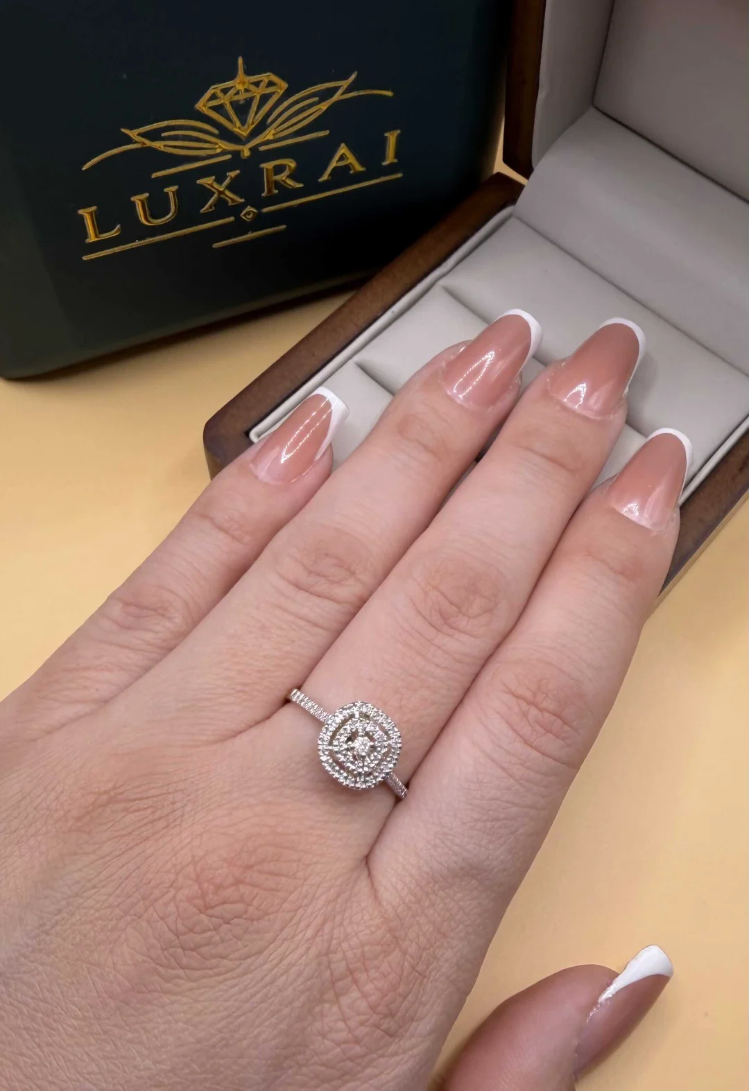 Кольцо Luxrai золото, бриллиант желтое 585 купить,NaN