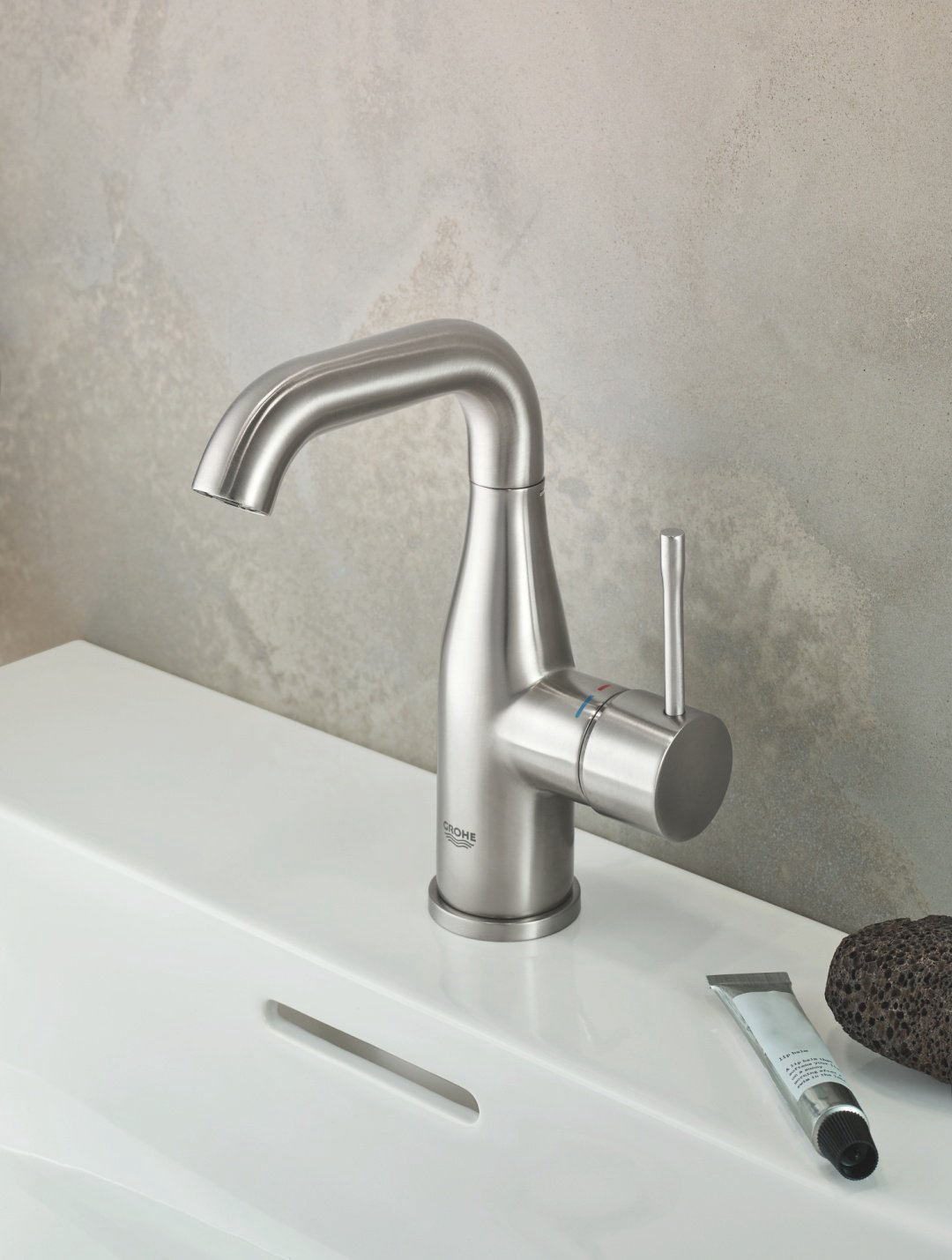 Смеситель для раковины (умывальника) Grohe Essence, комплект купить,NaN