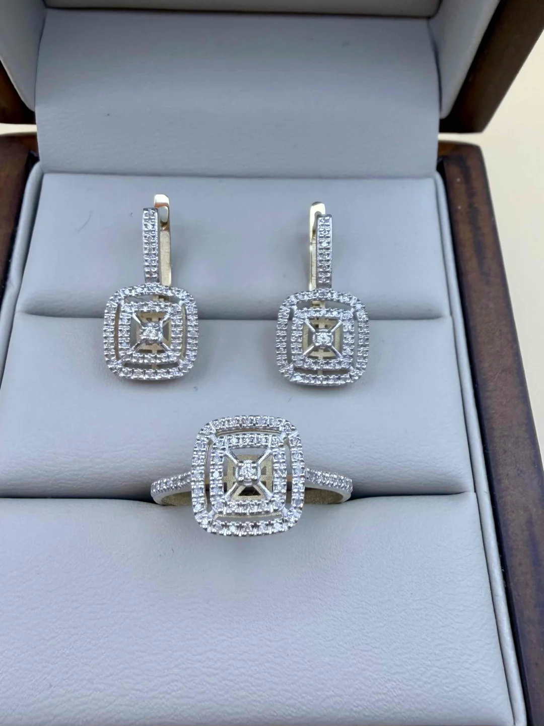 Комплект Luxrai бриллиант, желтое золото 585 купить,NaN