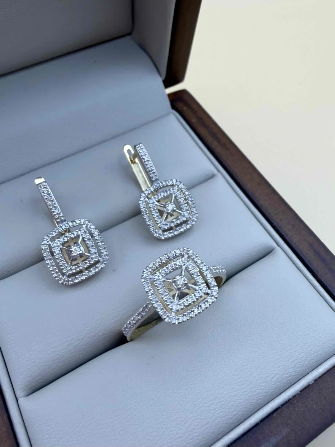 Комплект Luxrai бриллиант, желтое золото 585 купить,NaN
