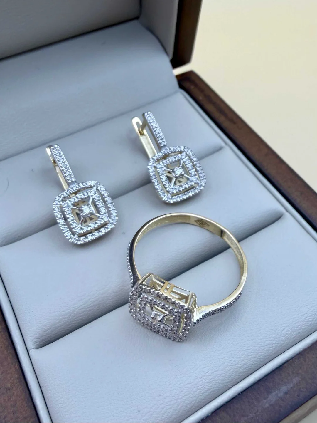 Комплект Luxrai бриллиант, желтое золото 585 купить,NaN