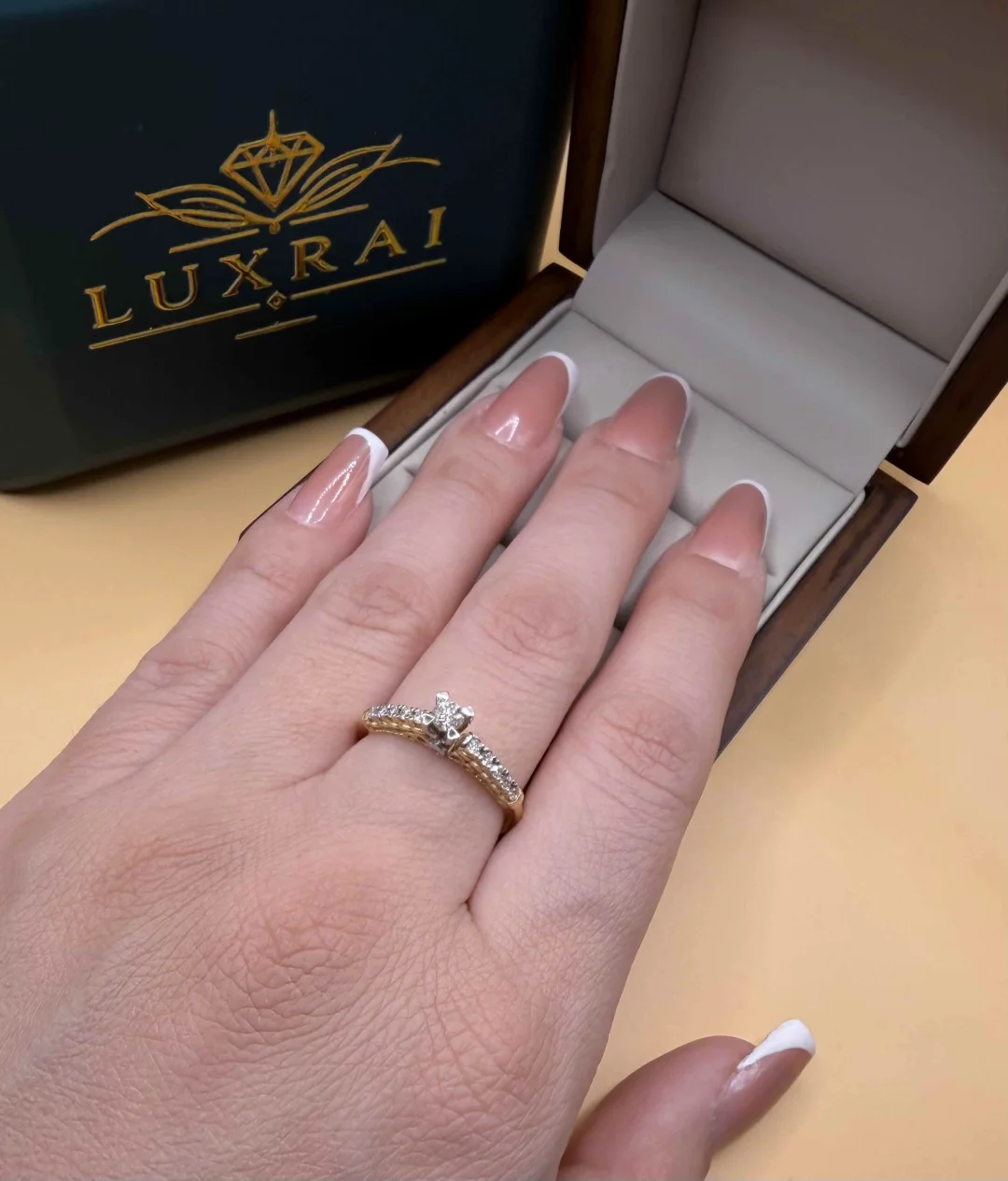 Кольцо Luxrai бриллиант, желтое золото 585 купить,NaN