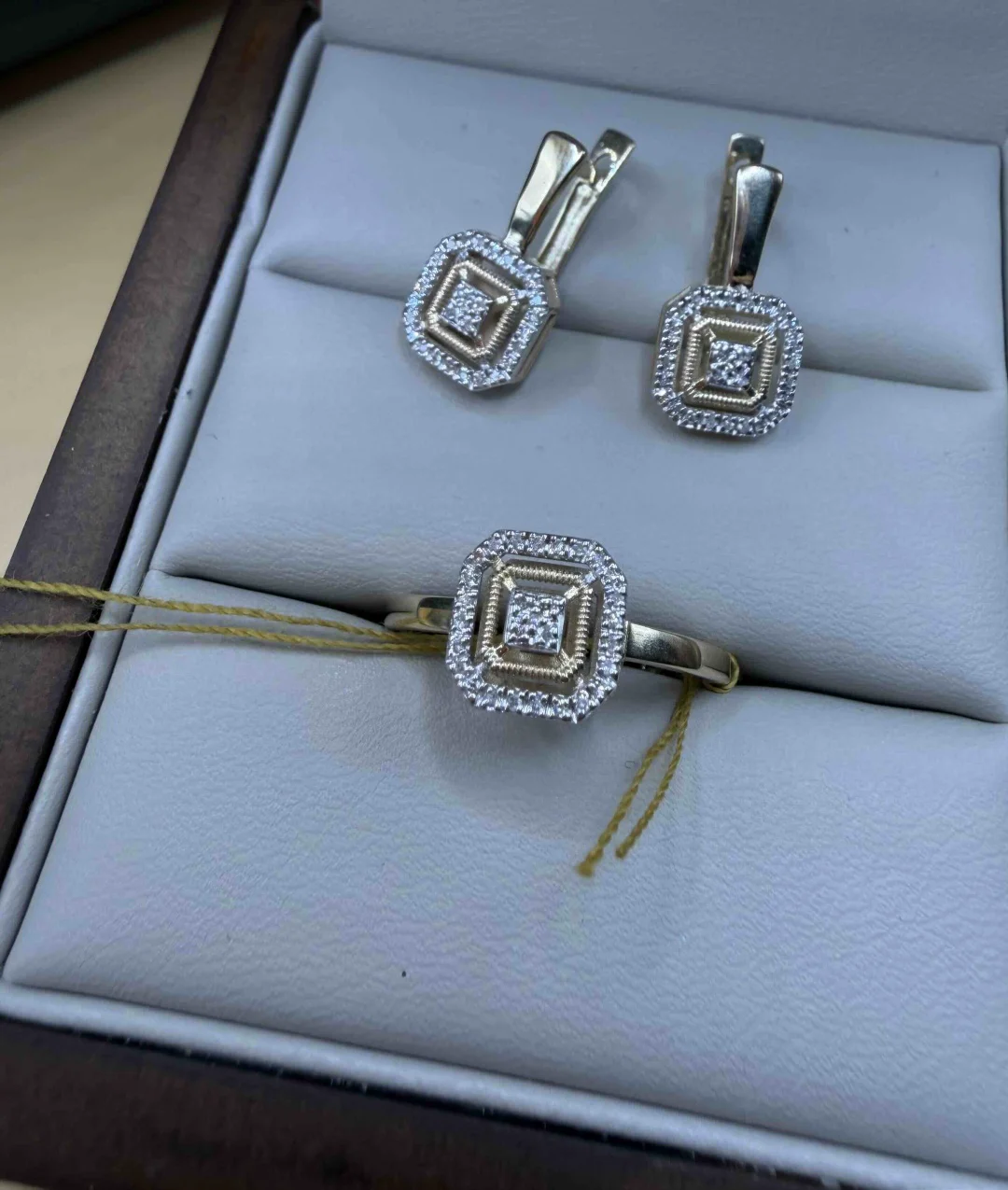 Комплект Luxrai бриллиант, желтое золото 585 купить,NaN