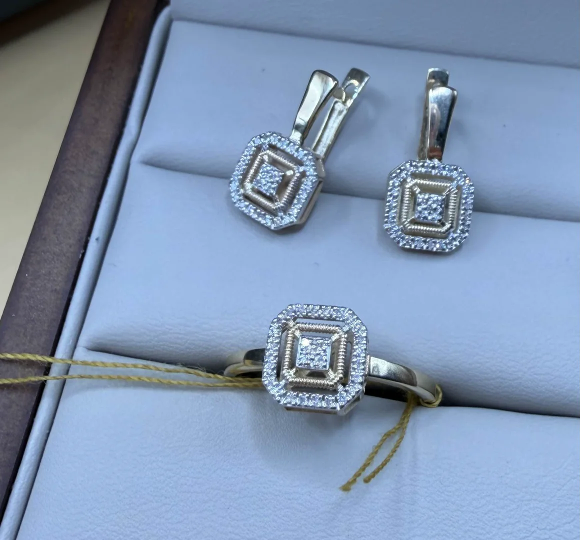 Комплект Luxrai бриллиант, желтое золото 585 купить,NaN