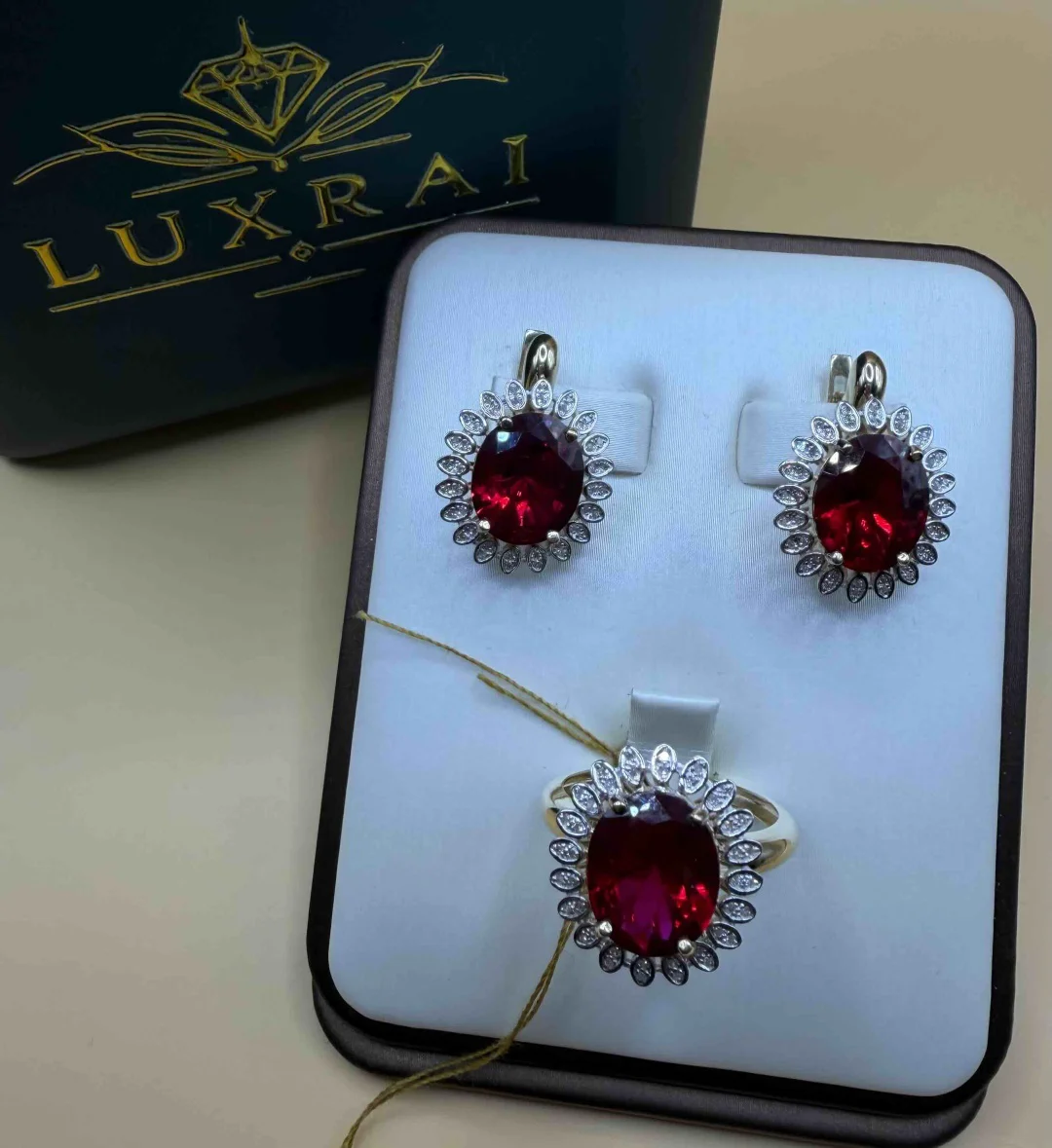 Комплект Luxrai бриллиант, желтое золото 585 купить,NaN