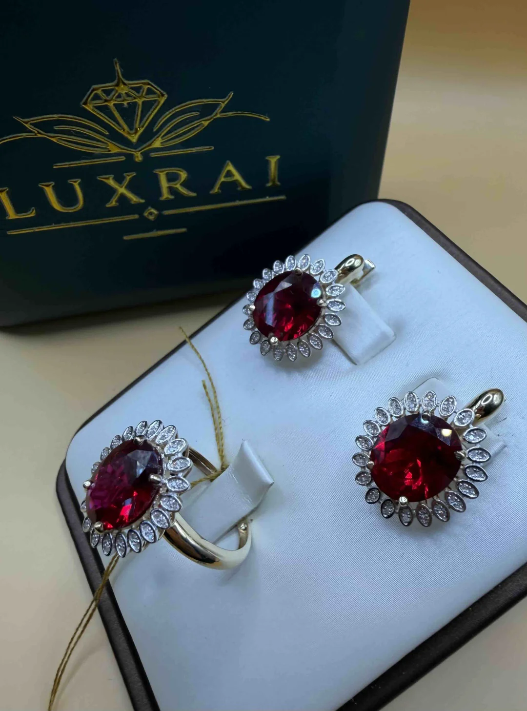 Комплект Luxrai бриллиант, желтое золото 585 купить,NaN
