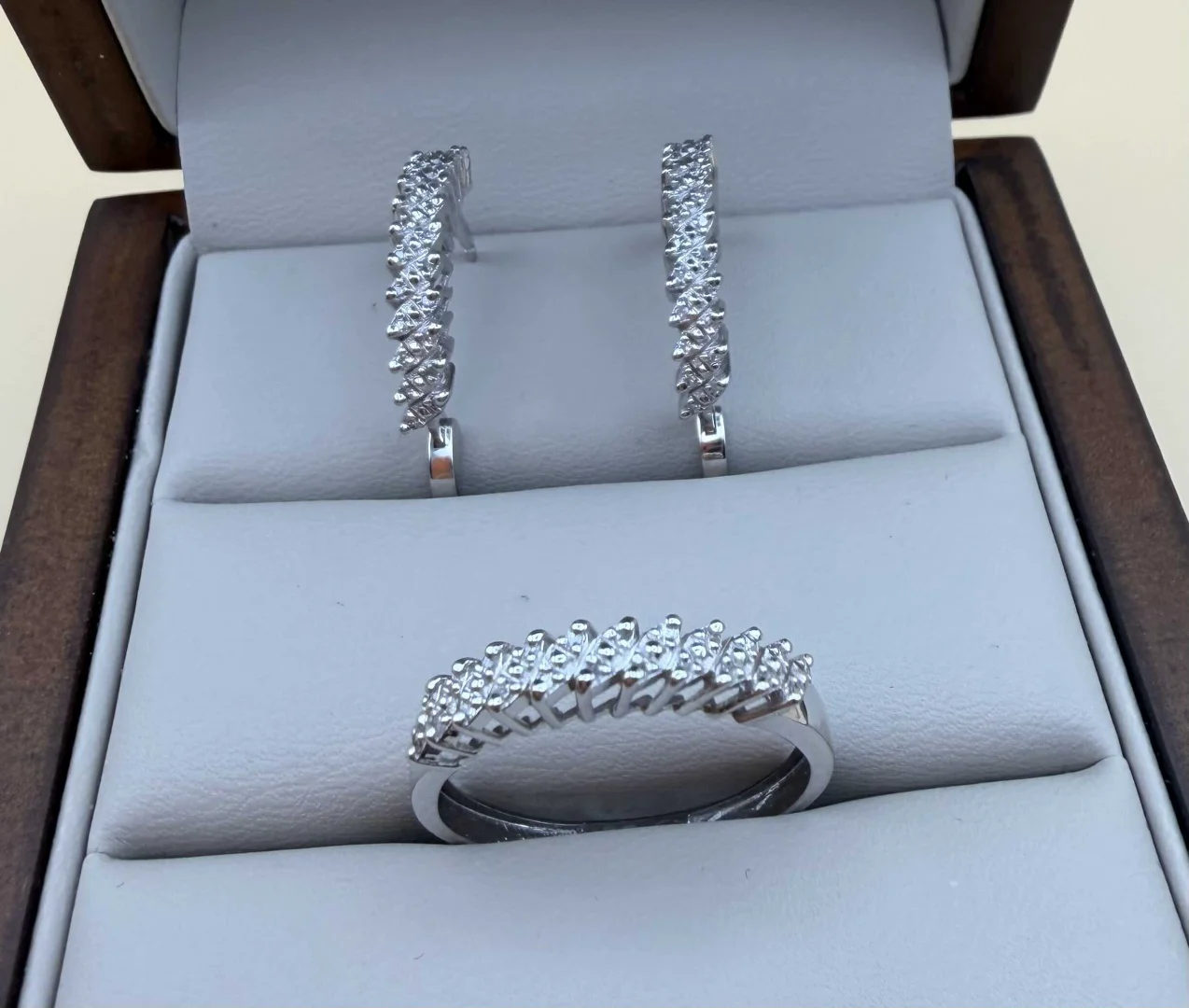 Комплект Luxrai бриллиант, белое золото 585 купить,NaN