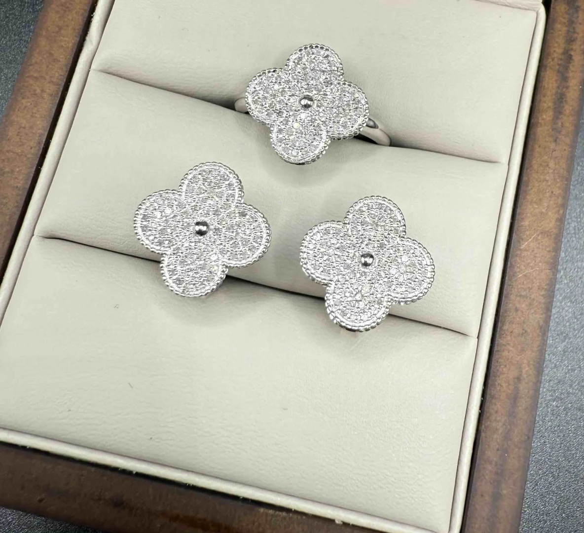Комплект Luxrai бриллиант, белое золото 585 купить,NaN