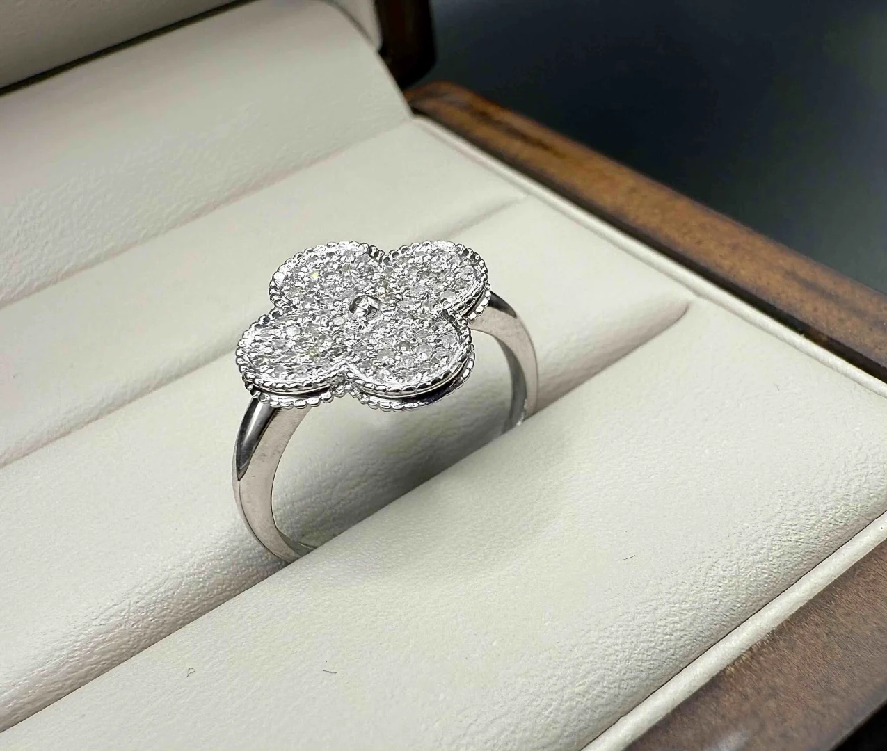 Кольцо Luxrai бриллиант, белое золото 585 купить,NaN