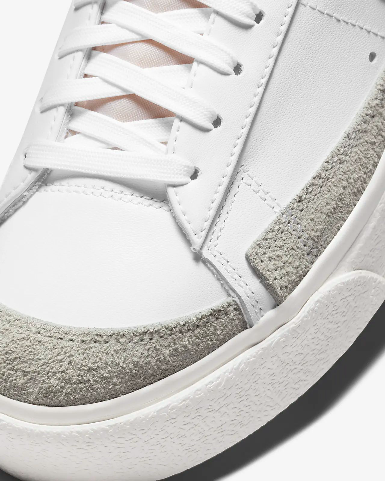 Кроссовки Nike DJ0292-101 Nike Blazer Low Platform белый 41.5 купить,85000
