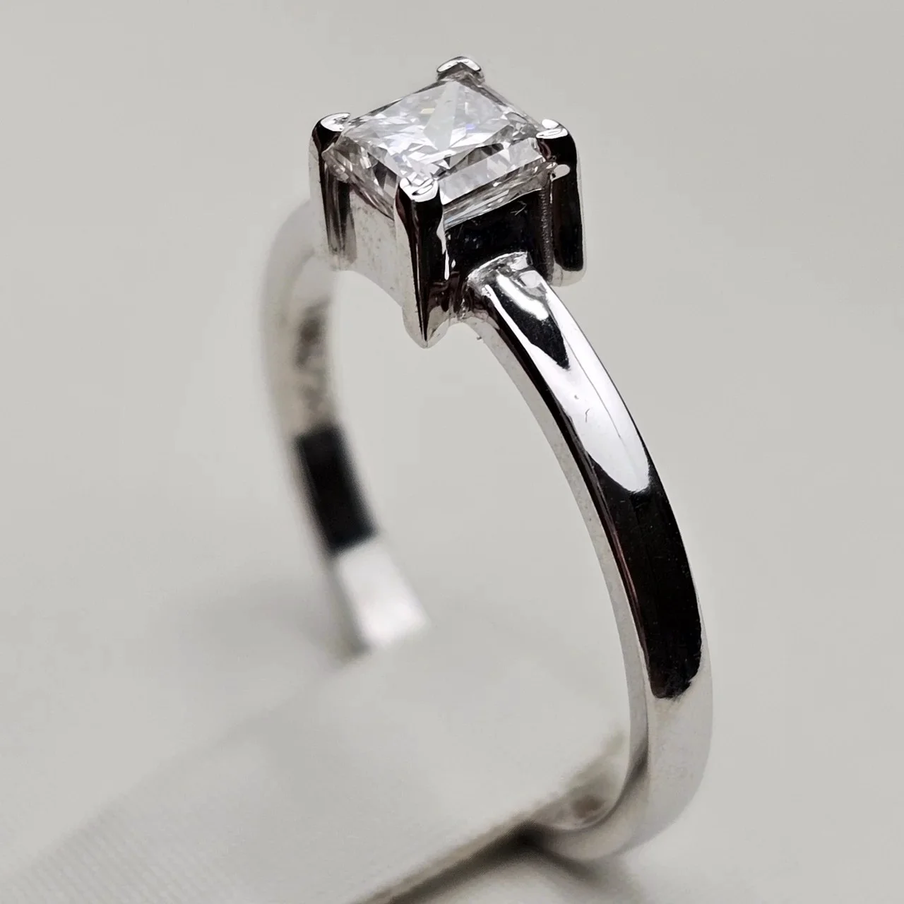 Кольцо Deimantas 113823688 16,5р 0,58ct. купить,NaN