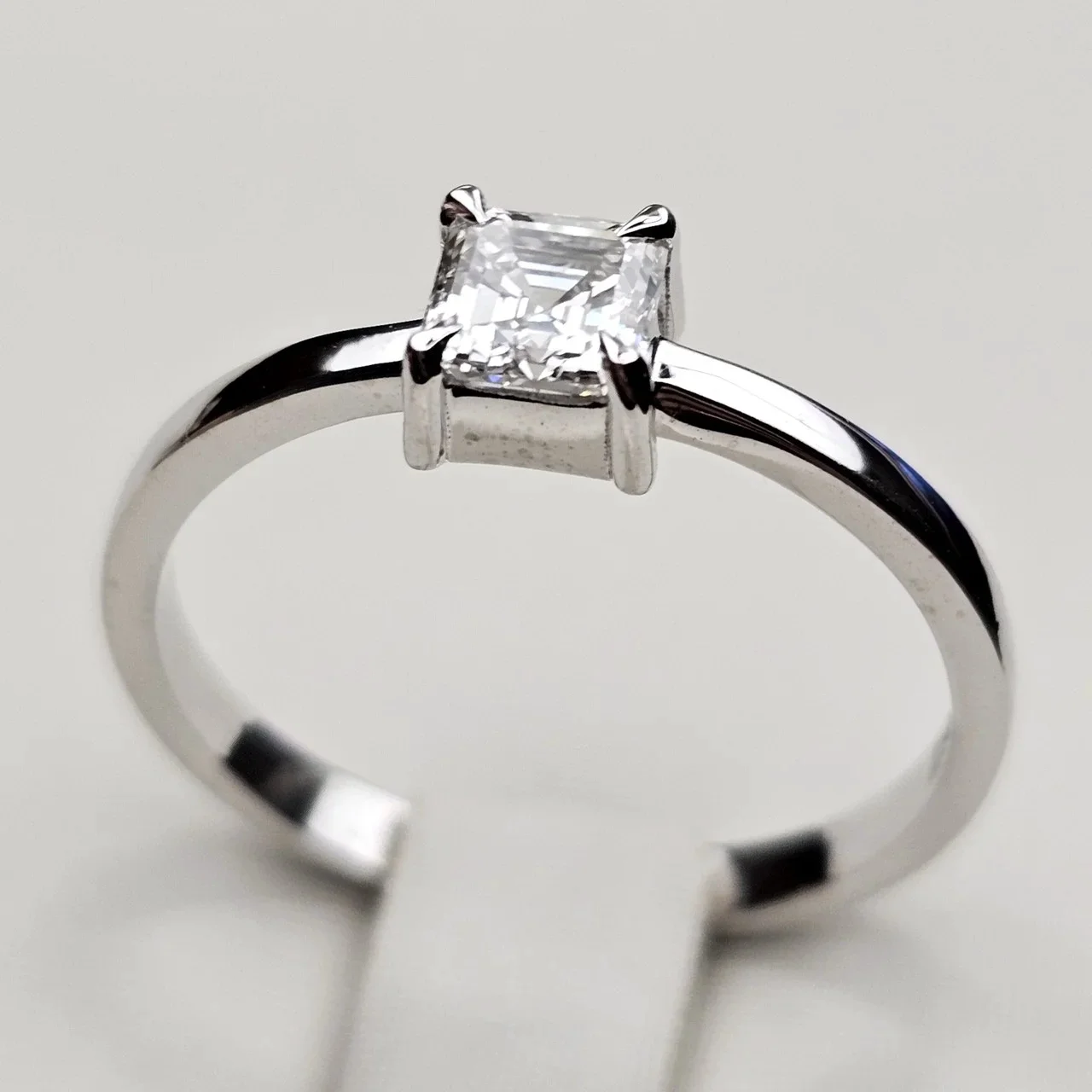Кольцо Deimantas 113823684 17,5р 0,49ct. купить,NaN